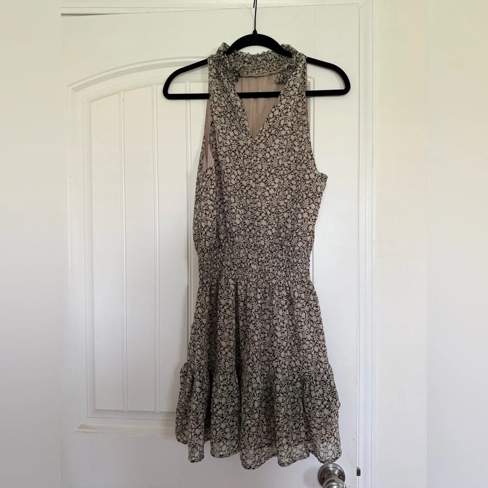 Olivia Grey Floral Sleeveless Dress - Picture 2 of 7